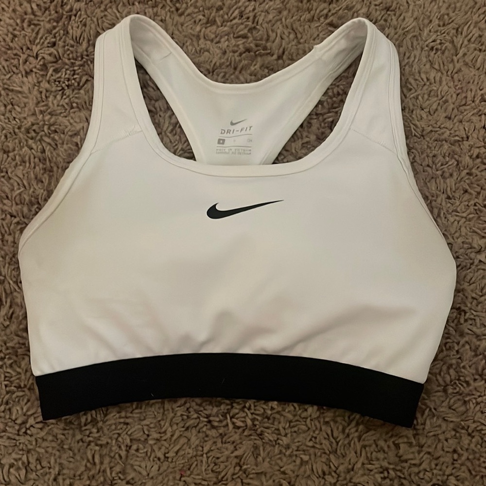 white nike sports bra